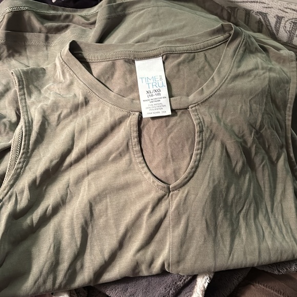 Tank top - Picture 2 of 4